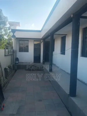 7bdrm House in Akaky Kaliti for sale