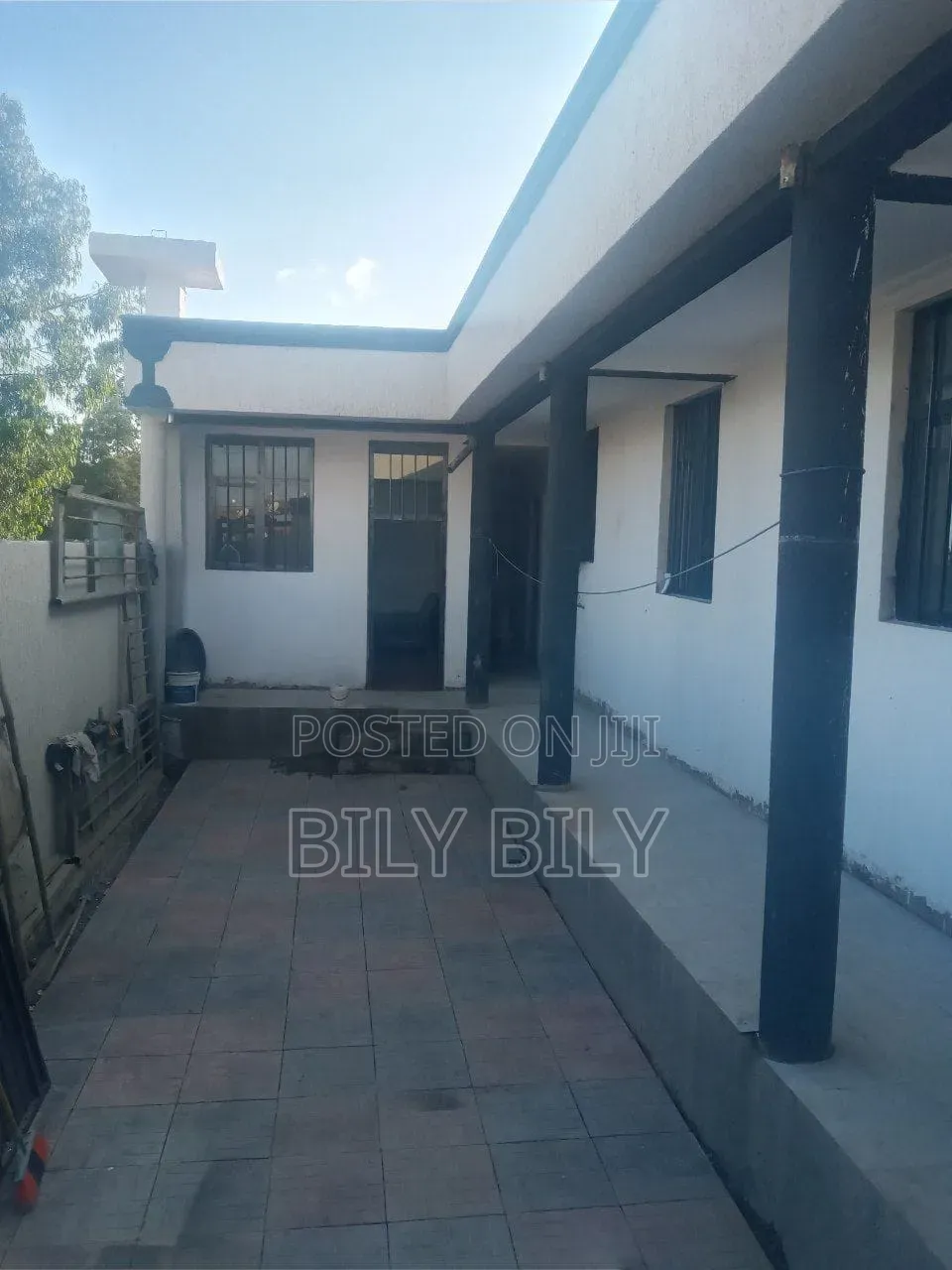7bdrm House in Akaky Kaliti for sale