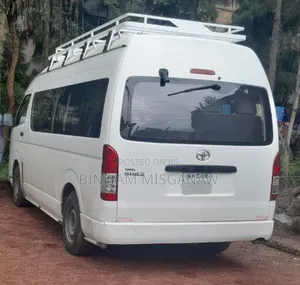 Toyota HiAce 2017 White