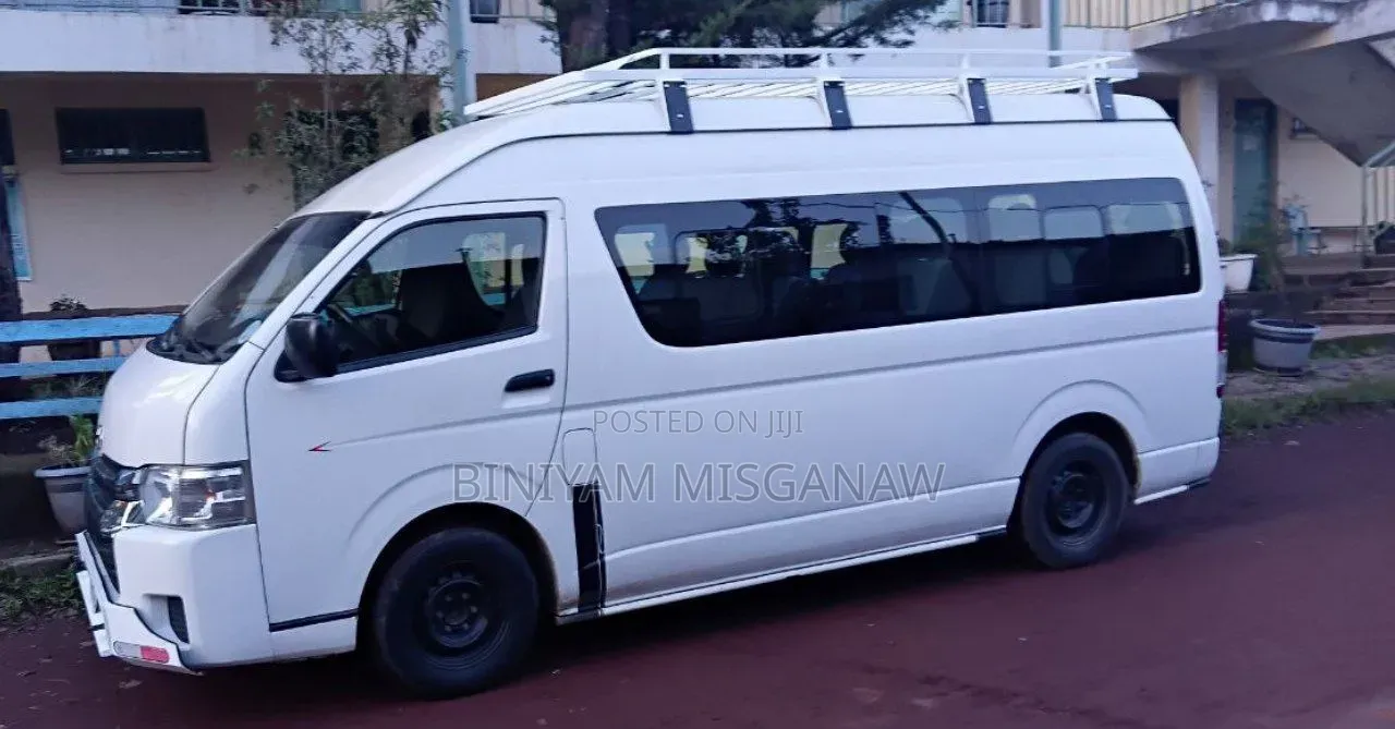 Toyota HiAce 2017 White