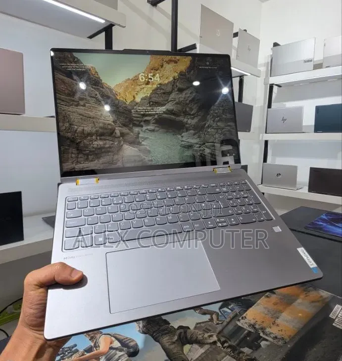 New Laptop Lenovo 16GB AMD Ryzen 7 SSD 512GB