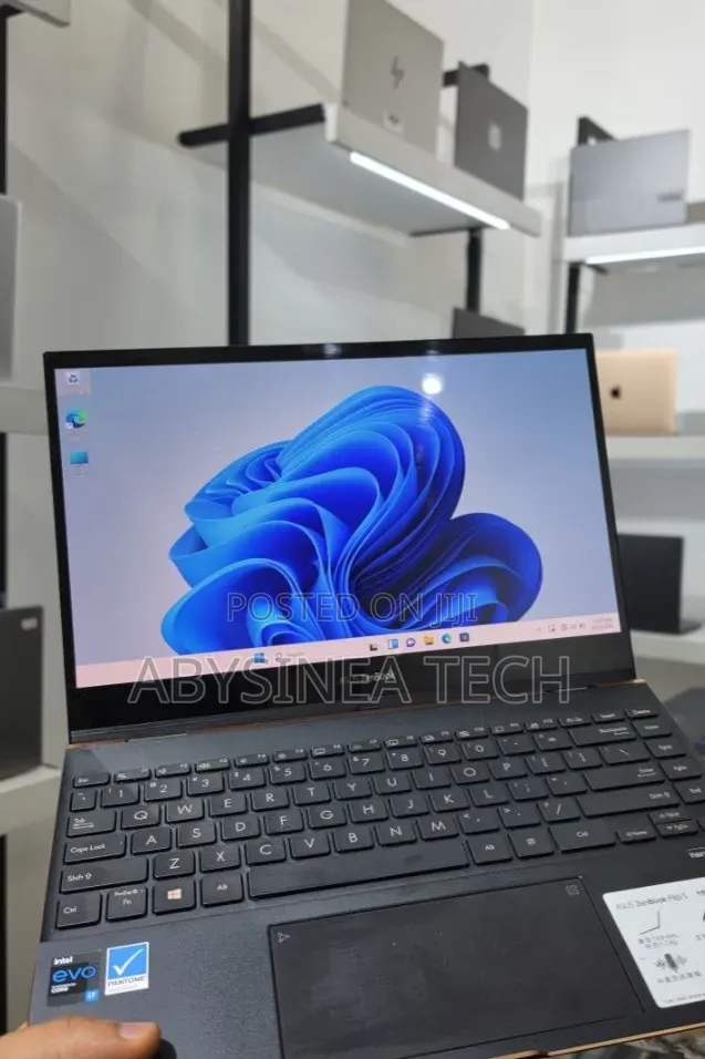 New Laptop Asus Zenbook 14 16GB Intel Core i7 SSD 512GB