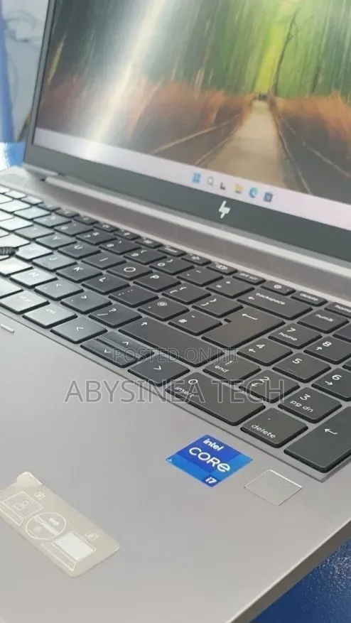 New Laptop HP ZBook Firefly G8 16GB Intel Core i7 SSD 512GB
