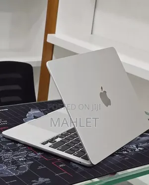 New Laptop Apple MacBook Air 2024 M3 16GB Apple M3 SSD 256GB