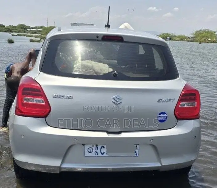 Suzuki Swift 2022 Silver