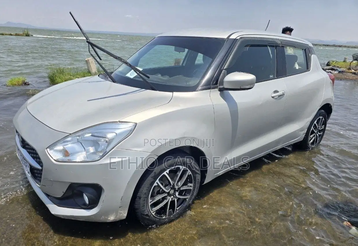 Suzuki Swift 2022 Silver