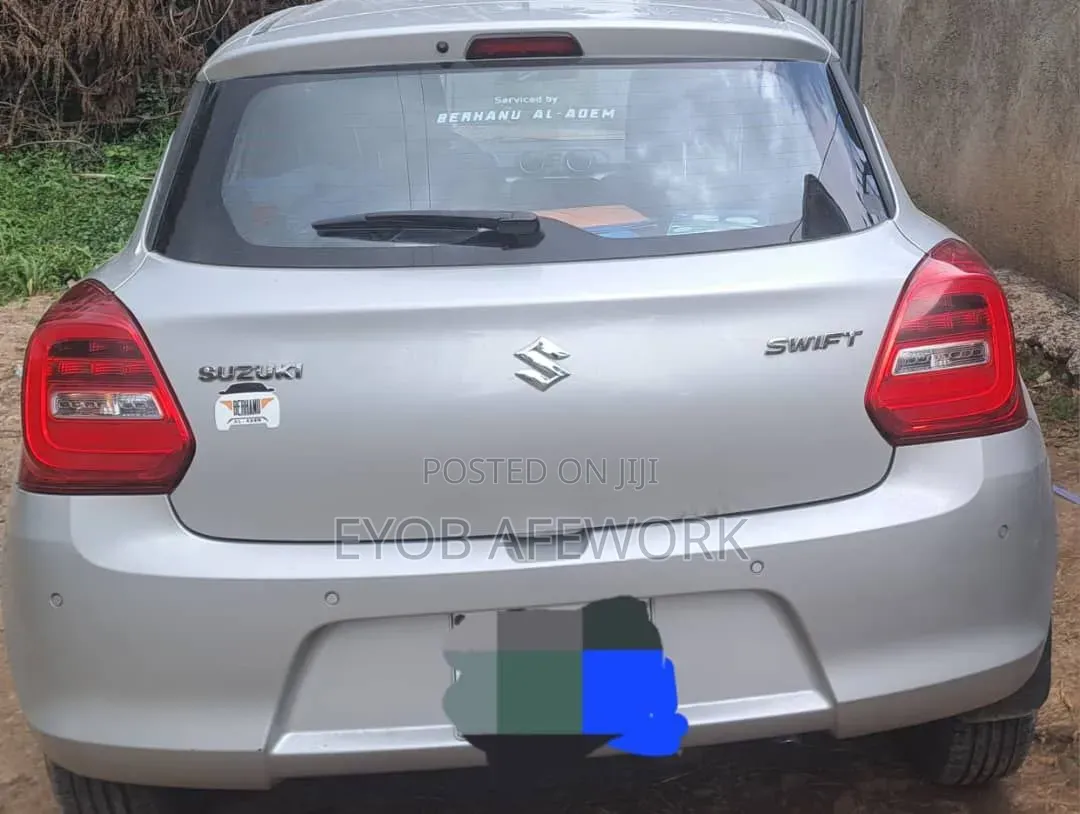 Suzuki Swift 2022 Silver