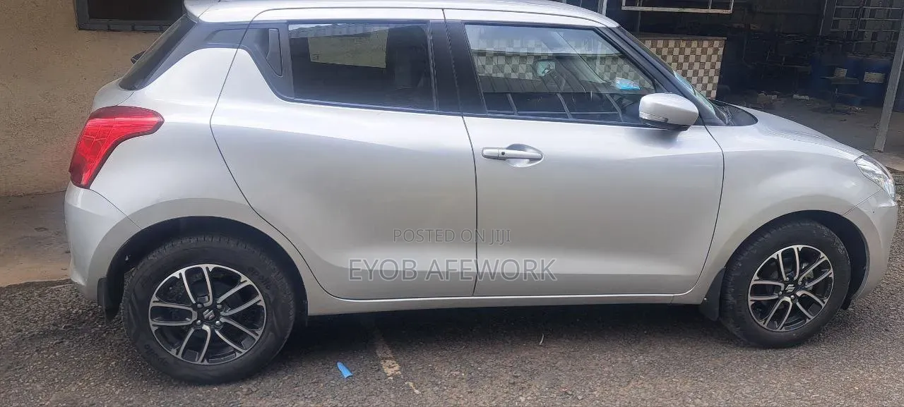 Suzuki Swift 2022 Silver