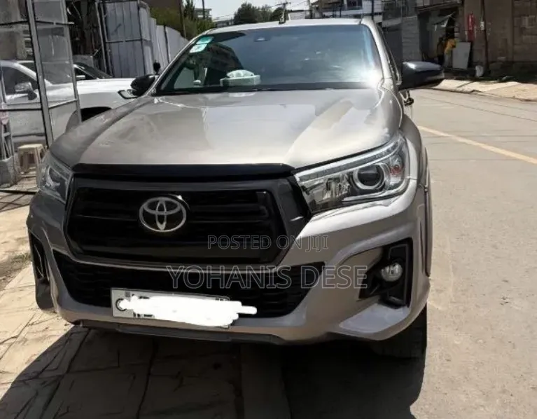 Toyota Hilux 2020 Gray