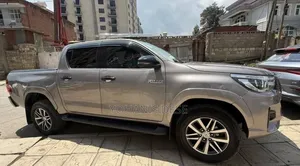 Toyota Hilux 2020 Gray