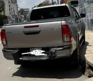 Toyota Hilux 2020 Gray