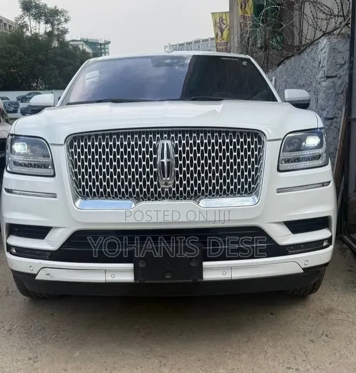 Lincoln Navigator 2021 White