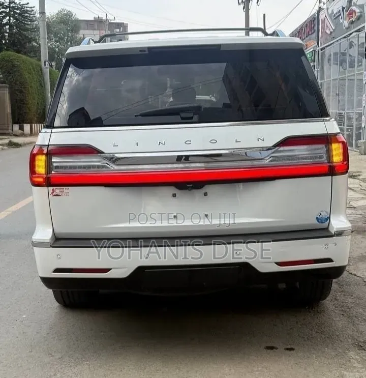 Lincoln Navigator 2021 White