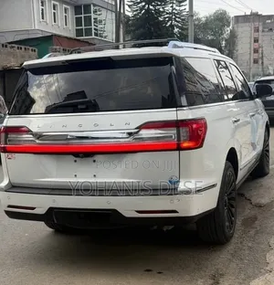 Lincoln Navigator 2021 White