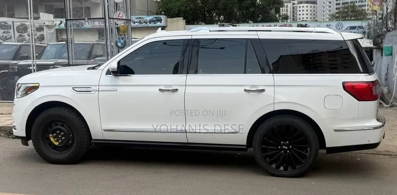 Lincoln Navigator 2021 White