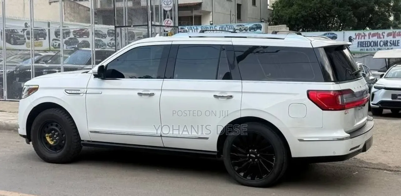 Lincoln Navigator 2021 White