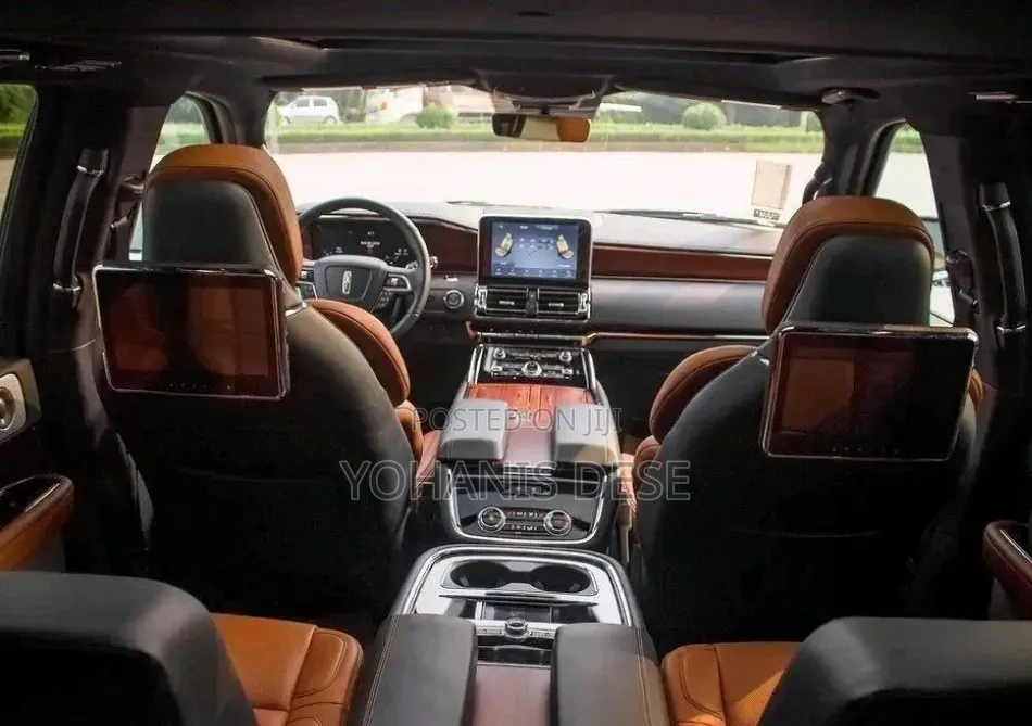 Lincoln Navigator 2021 White