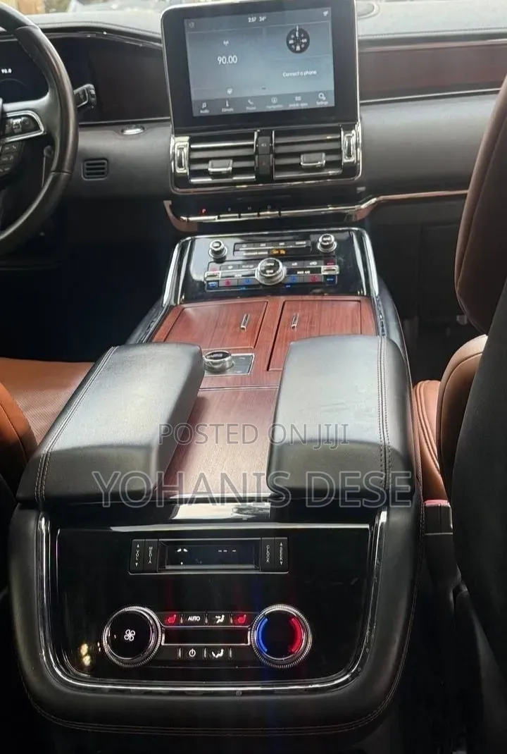 Lincoln Navigator 2021 White