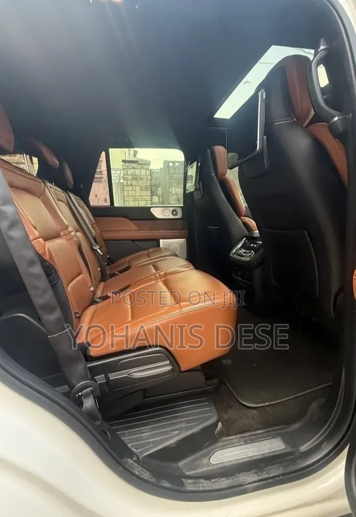 Lincoln Navigator 2021 White