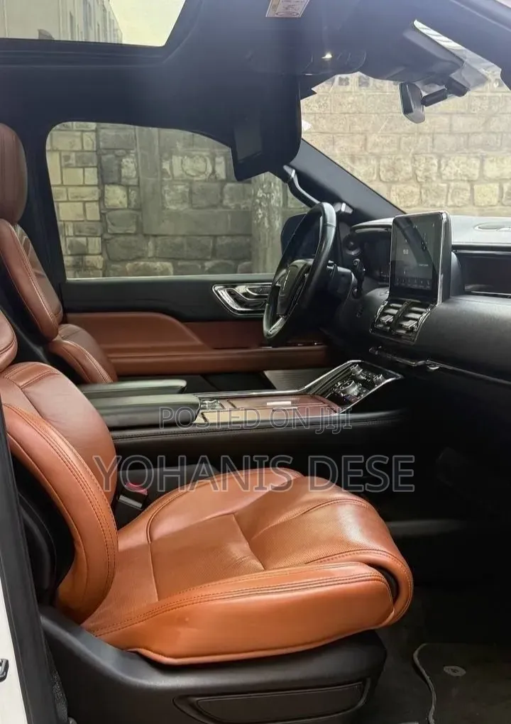 Lincoln Navigator 2021 White