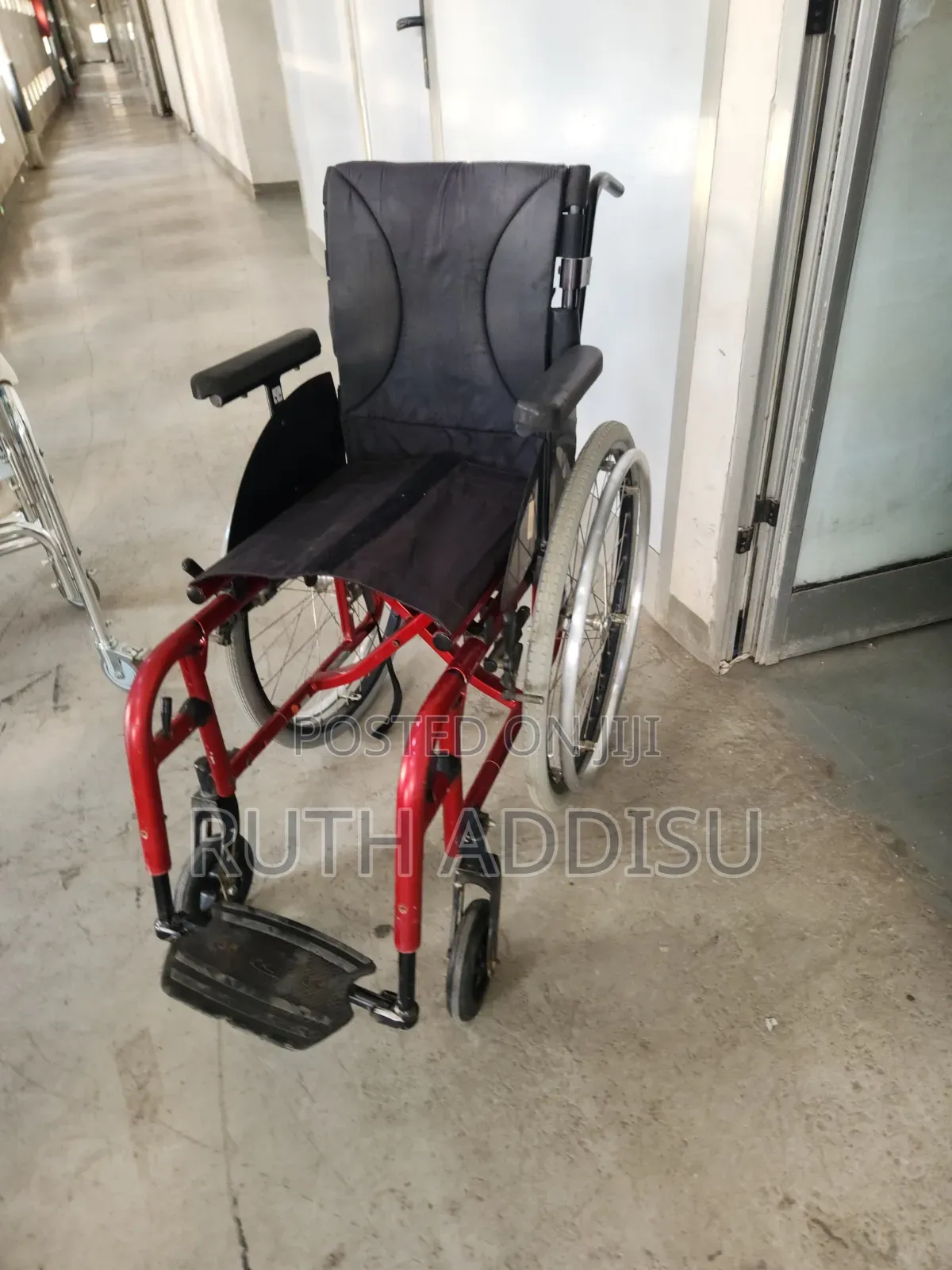 Wheelchair Is a Lightweight Adaptable Wheelchair Suitable for Full-Tim