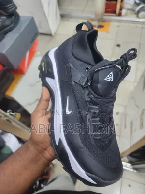 Nike ACG Mountain Fly Low Sneakers Durabile