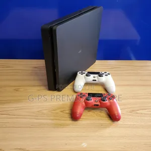 . PlayStation 4 Slim 500GB