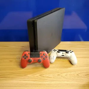 . PlayStation 4 Slim 500GB