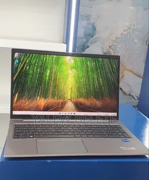 New Laptop HP ZBook Firefly G8 16GB Intel Core i7 SSD 512GB