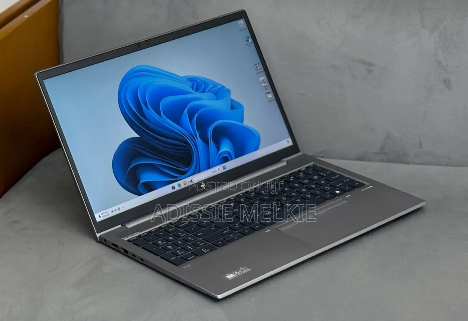New Laptop HP ZBook Firefly G8 16GB Intel Core i7 SSD 512GB