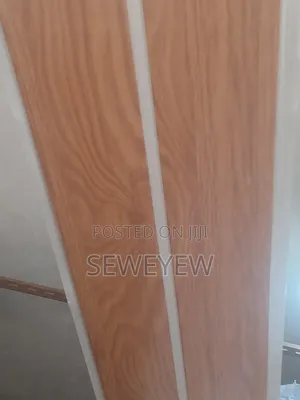 ፕላስቲክ ኮርኒስ