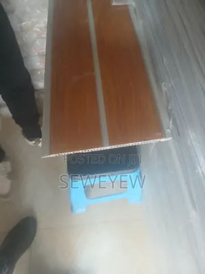 ፕላስቲክ ኮርኒስ