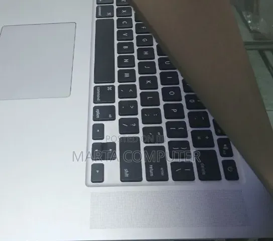 New Laptop Apple MacBook Pro 2015 8GB SSD 128GB