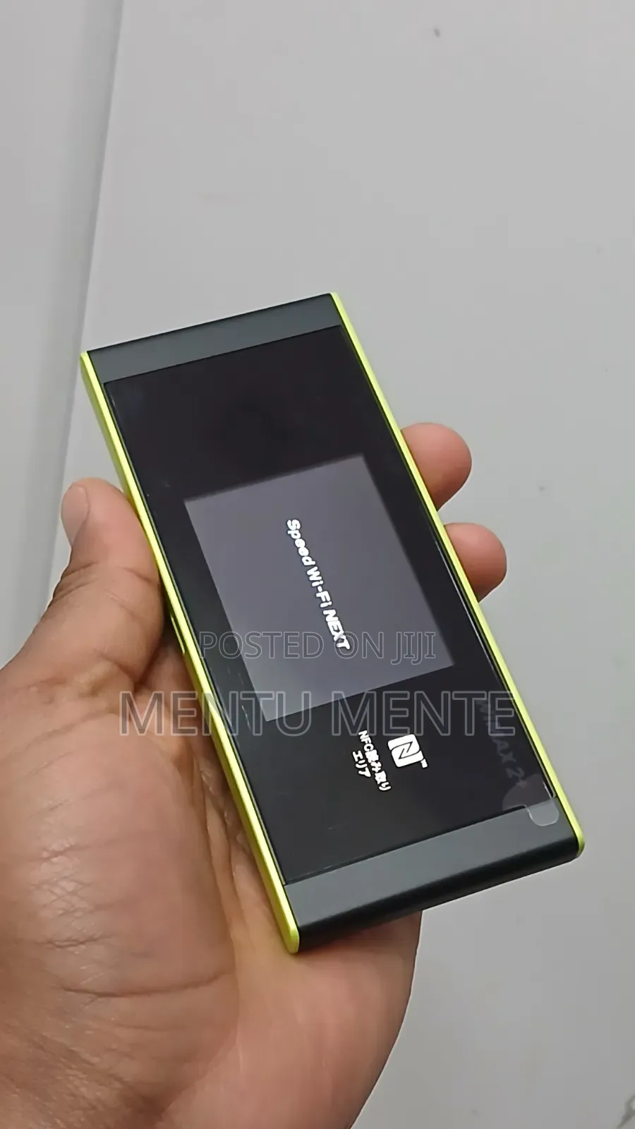 Huawei W05 Touch Screen Portable Wireless Router