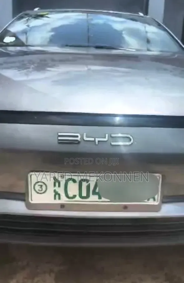 BYD E2 43 kWh 94 hp FWD 2025 Silver
