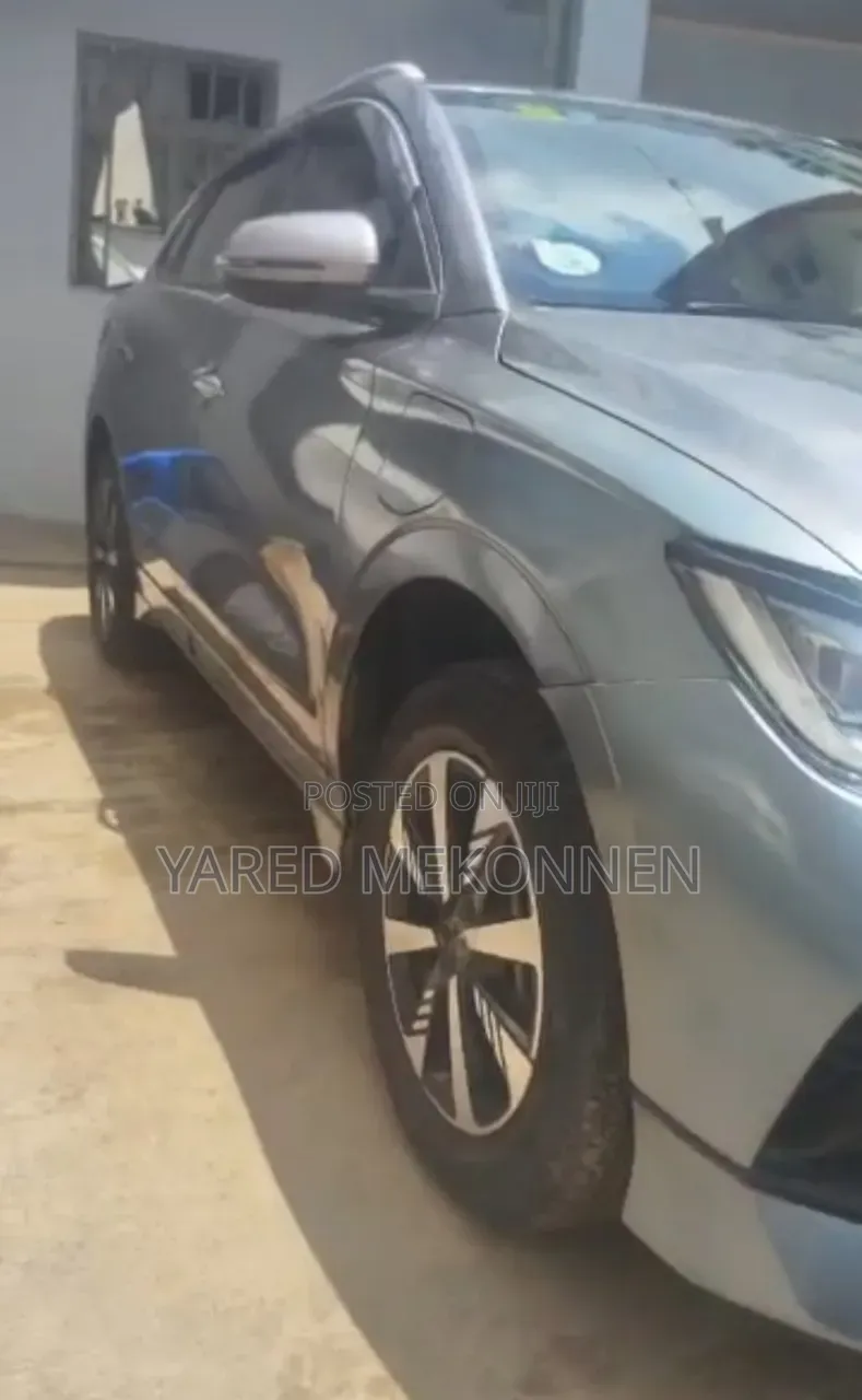 BYD E2 43 kWh 94 hp FWD 2025 Silver