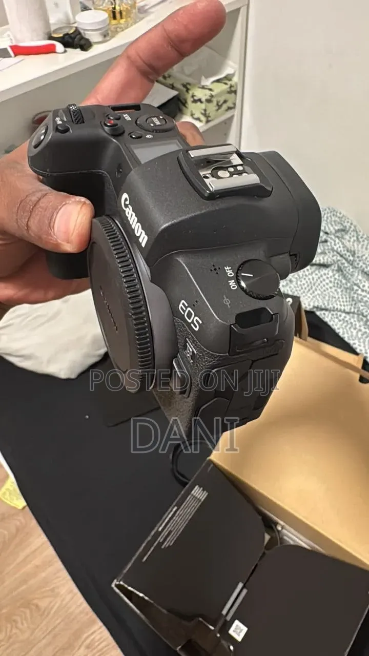 Canon R Camera
