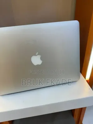 New Laptop Apple MacBook 2017 8GB Intel Core i7 SSD 256GB