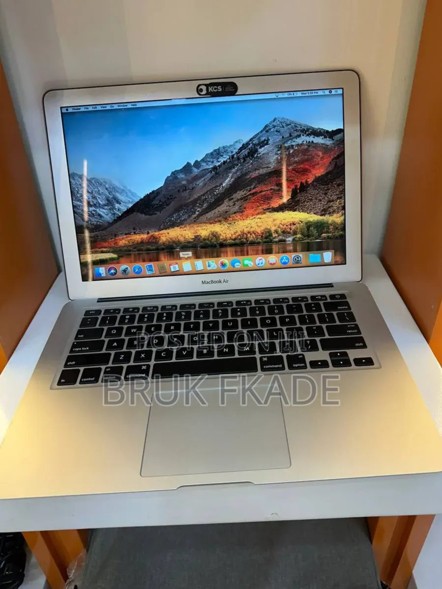 New Laptop Apple MacBook 2017 8GB Intel Core i7 SSD 256GB