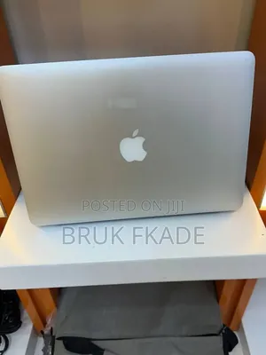 New Laptop Apple MacBook 2017 8GB Intel Core i7 SSD 256GB