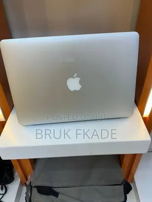 New Laptop Apple MacBook 2017 8GB Intel Core i7 SSD 256GB