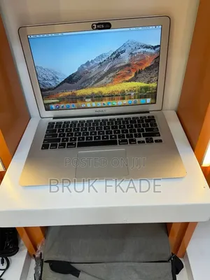 New Laptop Apple MacBook 2017 8GB Intel Core i7 SSD 256GB