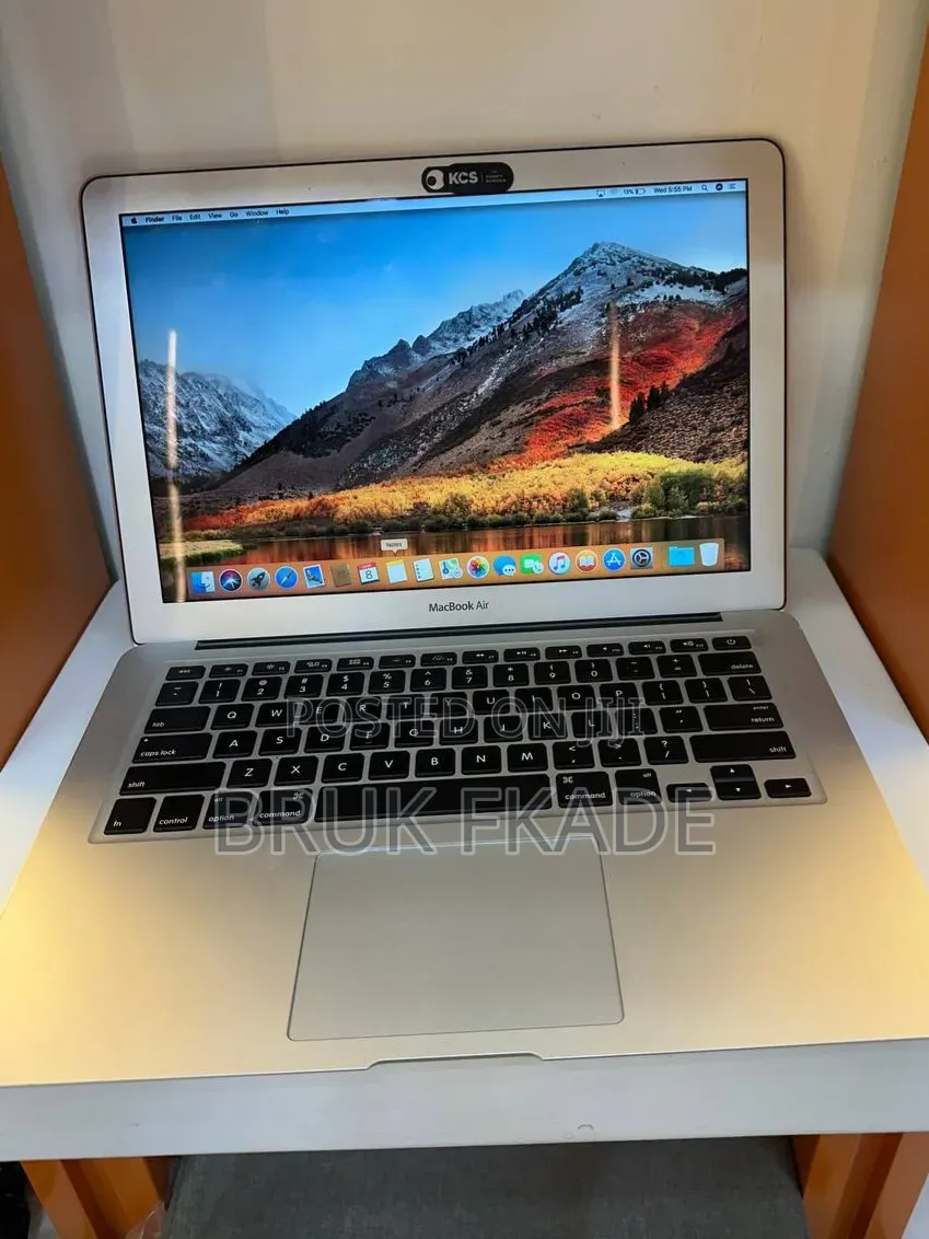 New Laptop Apple MacBook 2017 8GB Intel Core i7 SSD 256GB