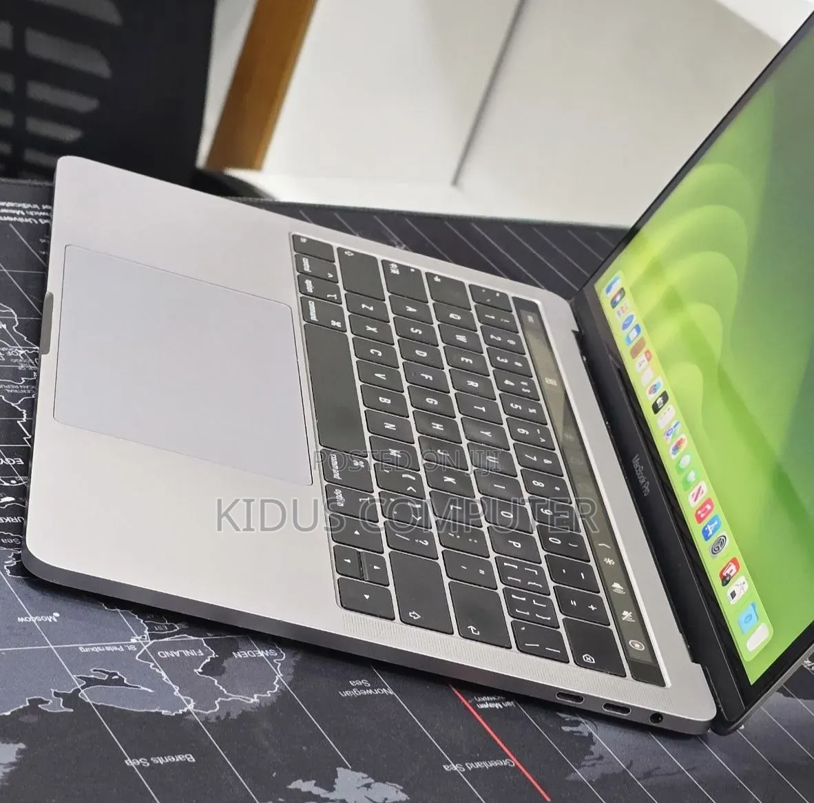New Laptop Apple MacBook Pro 2019 16GB Intel Core i7 SSD 256GB