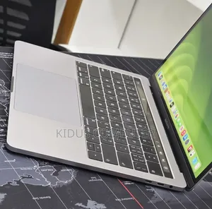 New Laptop Apple MacBook Pro 2019 16GB Intel Core i7 SSD 256GB