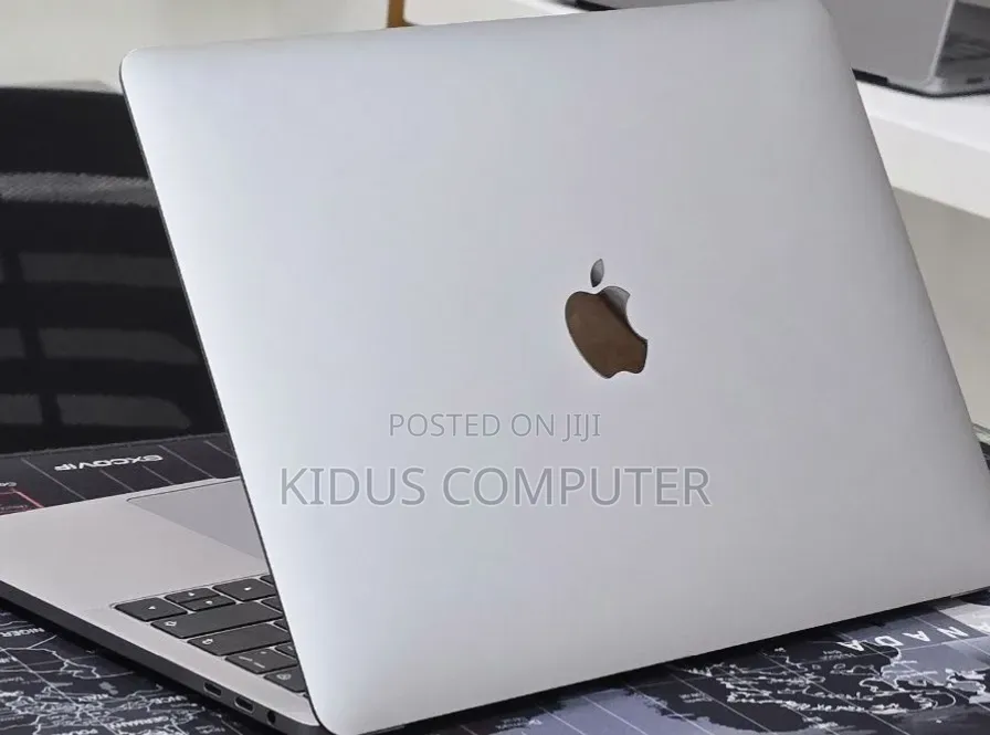 New Laptop Apple MacBook Pro 2019 16GB Intel Core i7 SSD 256GB