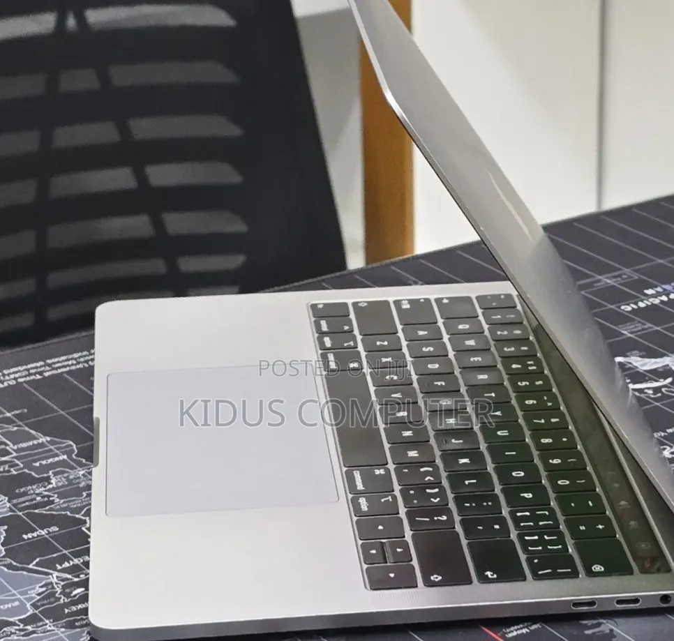 New Laptop Apple MacBook Pro 2019 16GB Intel Core i7 SSD 256GB