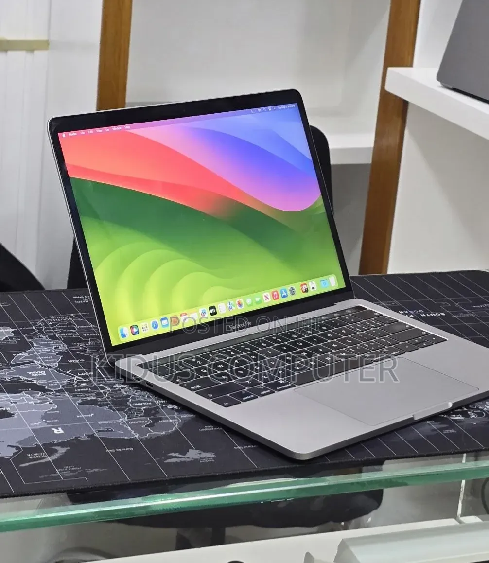 New Laptop Apple MacBook Pro 2019 16GB Intel Core i7 SSD 256GB