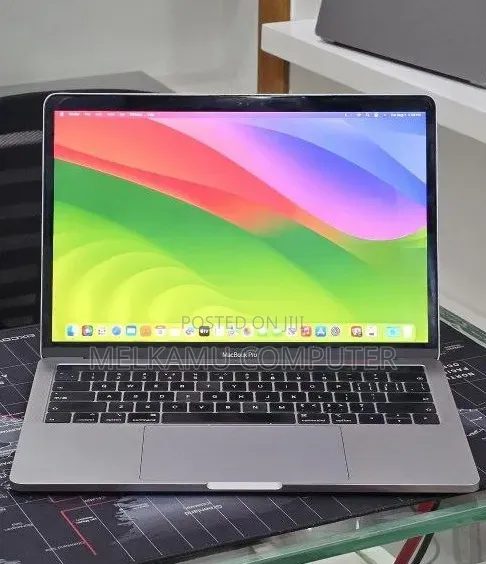 New Laptop Apple MacBook Pro 2019 16GB Intel Core i7 SSD 256GB