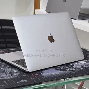 New Laptop Apple MacBook Pro 2019 16GB Intel Core i7 SSD 256GB